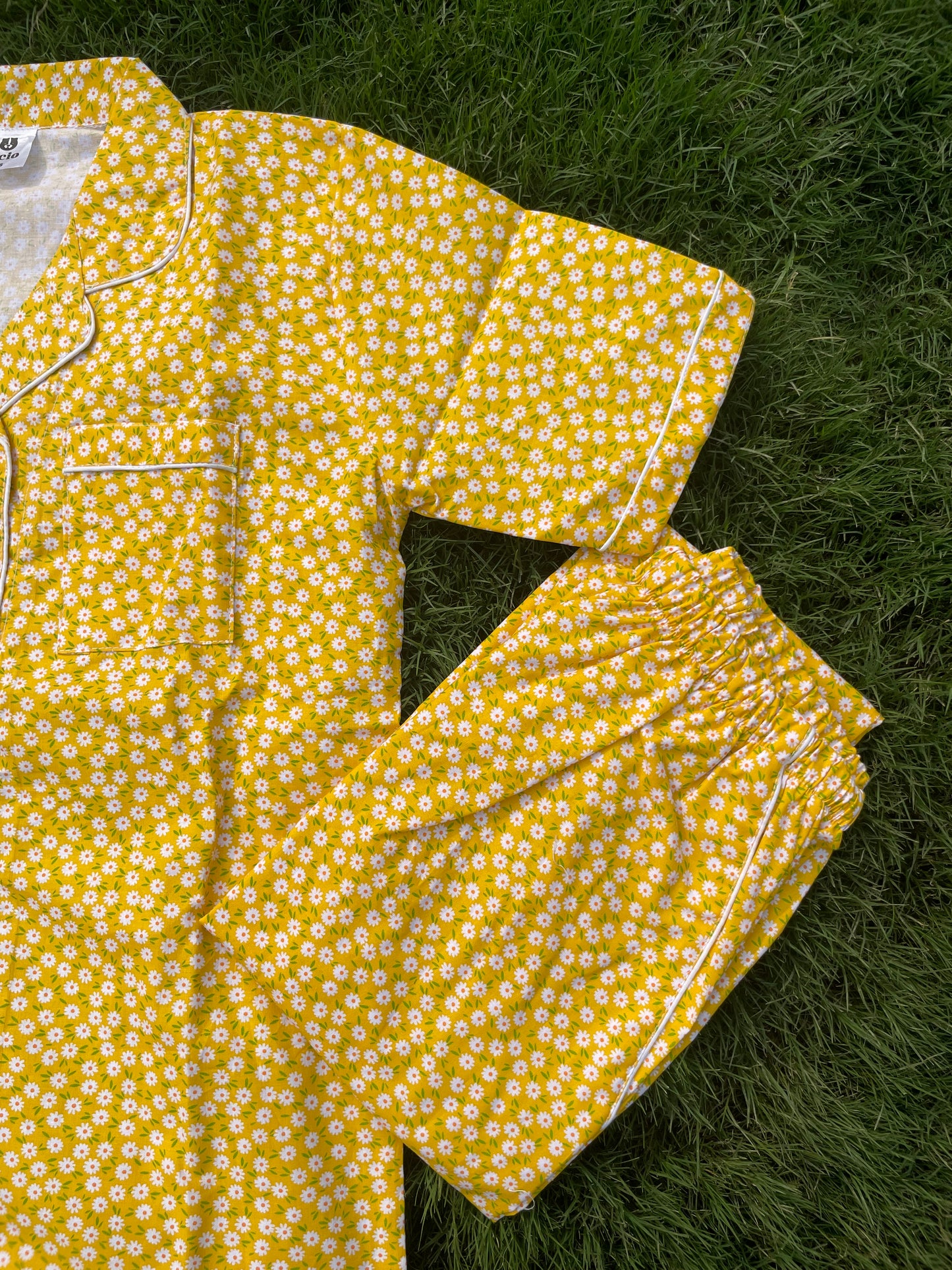 Half Sleeves Yellow Daisy - HPJ30